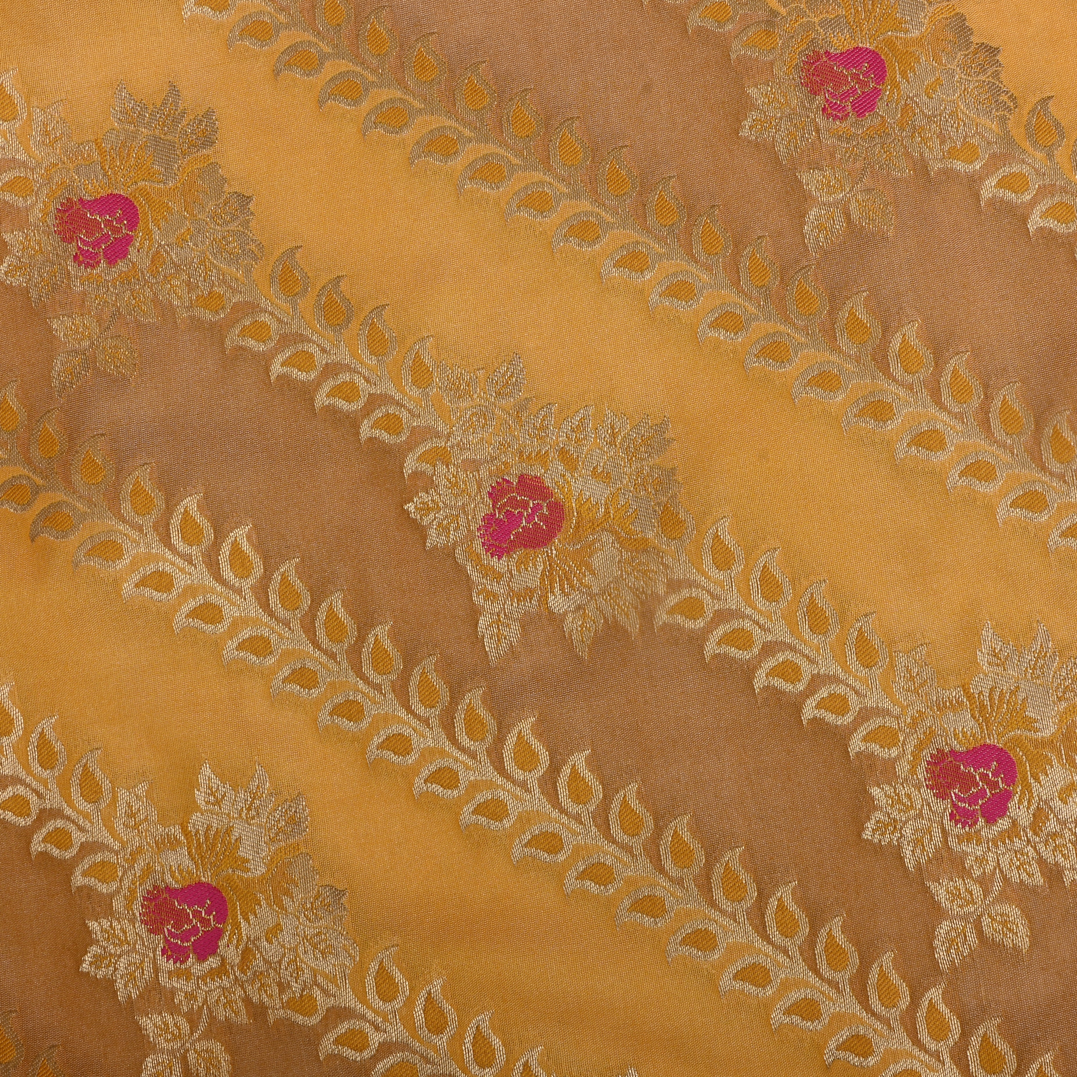 Dual Colour Banarasi Fabric With Leheriya Pattern