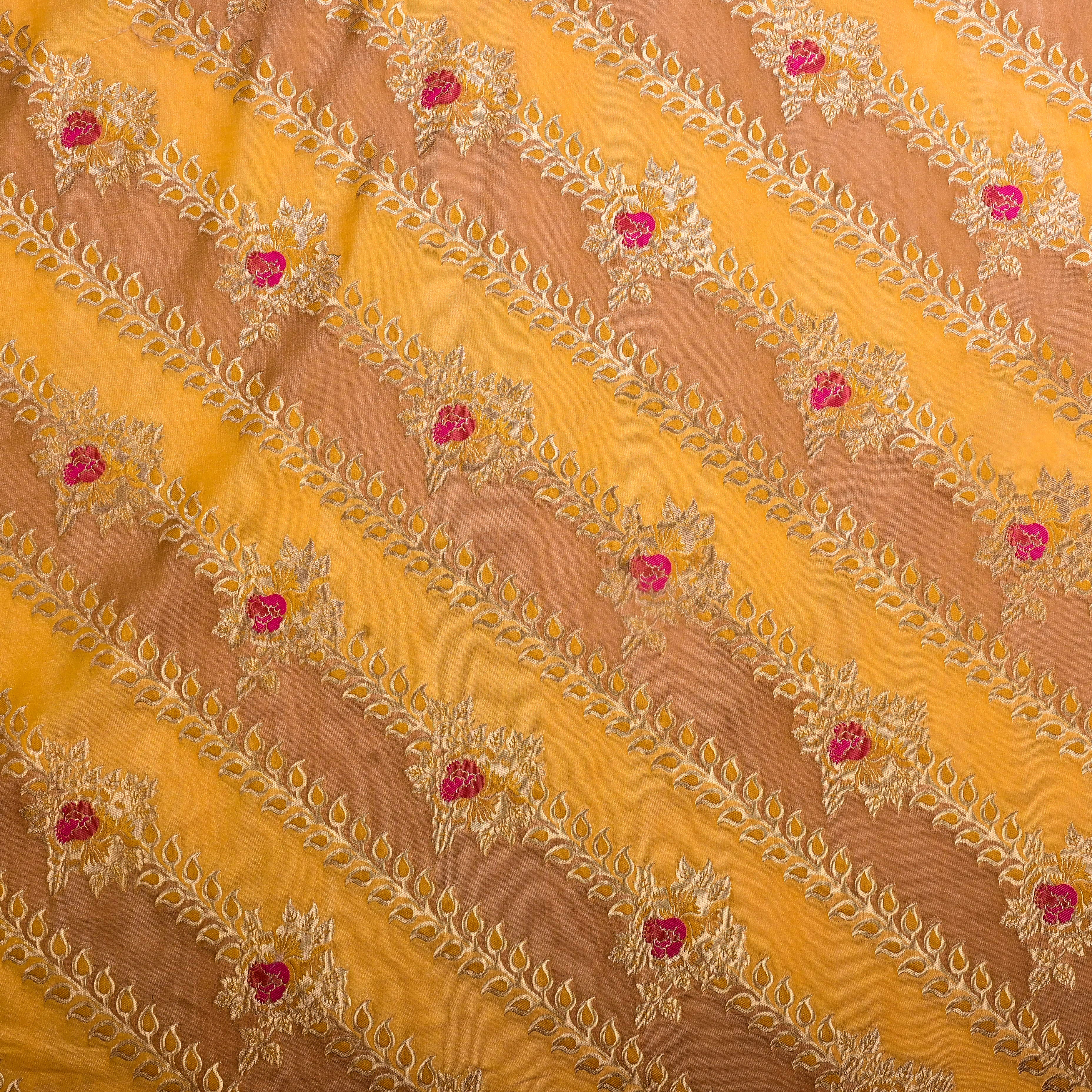 Dual Colour Banarasi Fabric With Leheriya Pattern