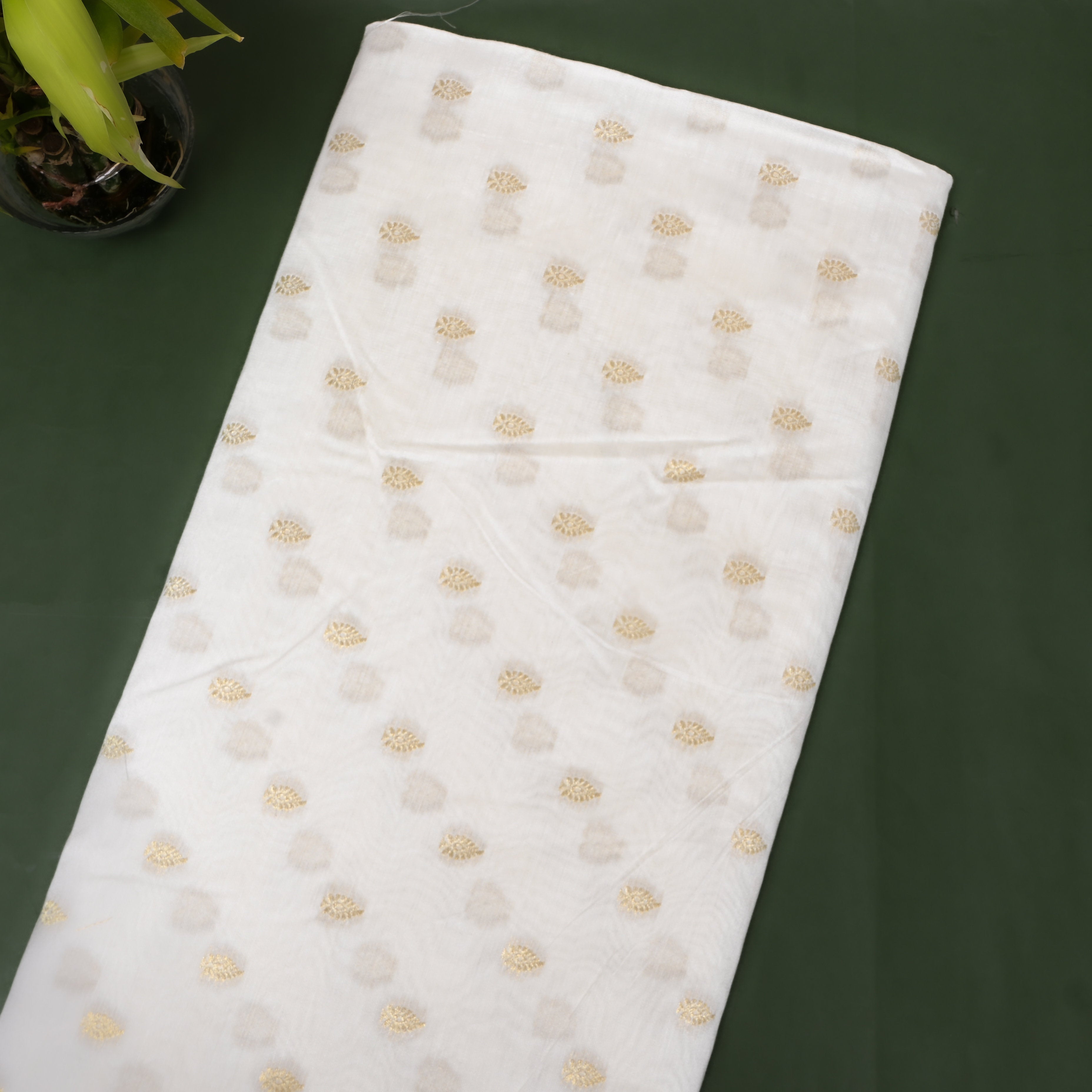 White Golden Paisley Butti Jamawar Silk